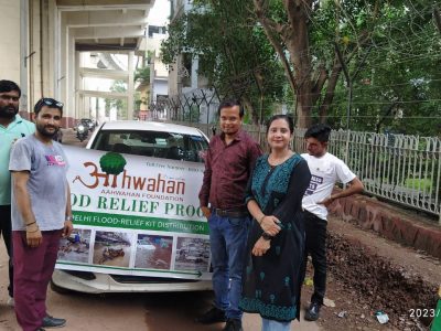 Aahwahan Foundation is donating essential supplies to the Delhi flood relief victims near Mayur Vihar and the Yamuna River area. Donations of dry groceries, milk, bread, and vitamin C toffees can provide much-needed sustenance and nutrition to those affected by the floods.